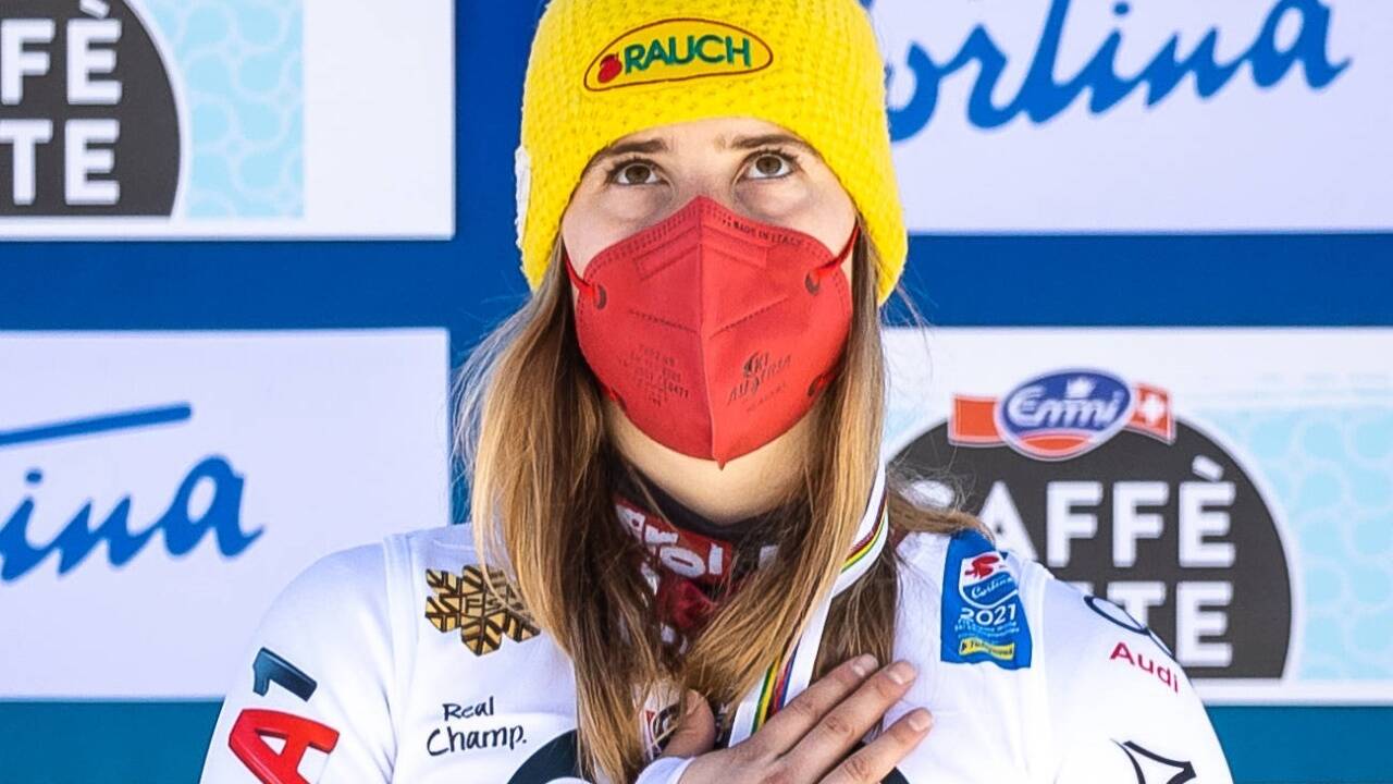 Katharina Liensberger: Auch nach großen Erfolgen hinter einer Maske versteckt.  Katharina Liensberger: Auch nach großen Erfolgen hinter einer Maske versteckt.