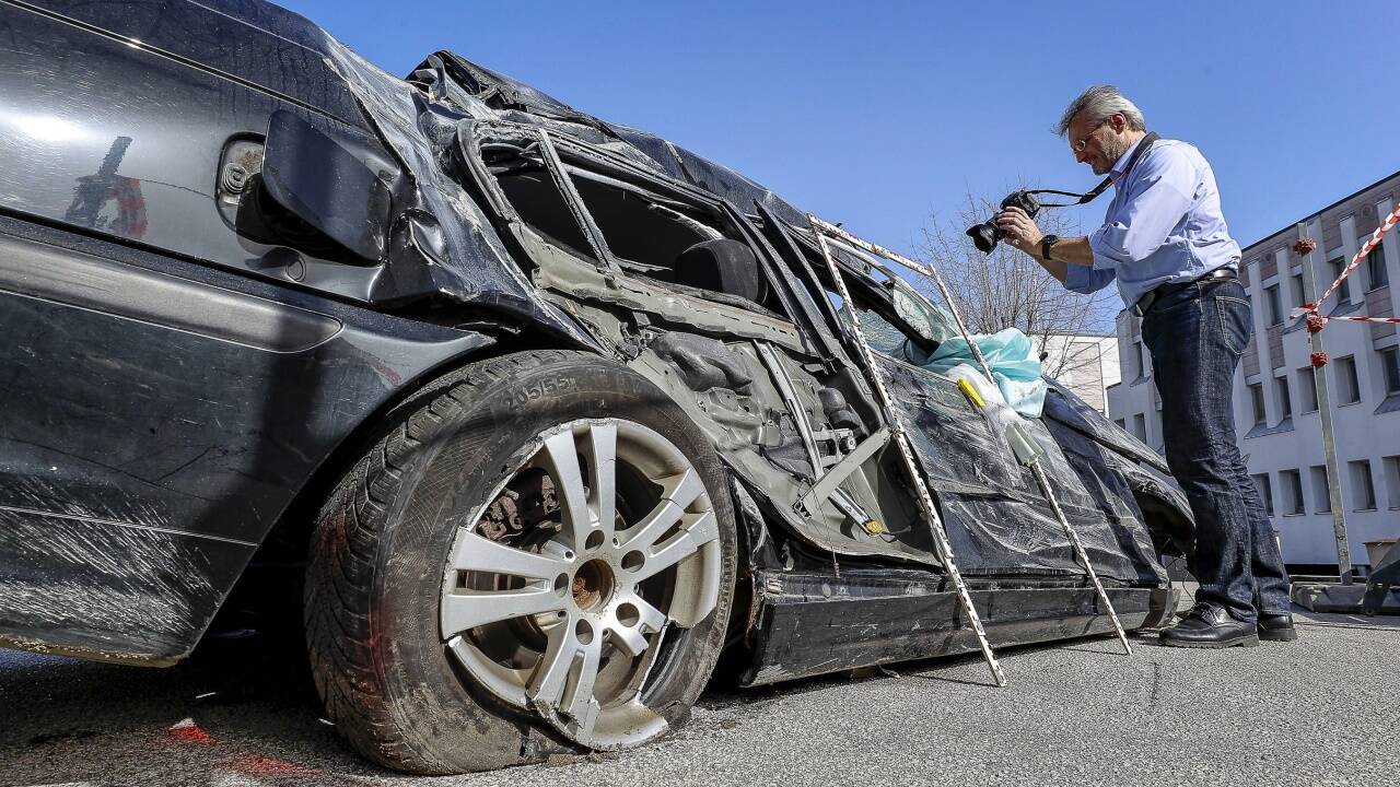 Der Kfz-Sachverständige Gerhard Kronreif hat am Dienstag seine Arbeit aufgenommen. 