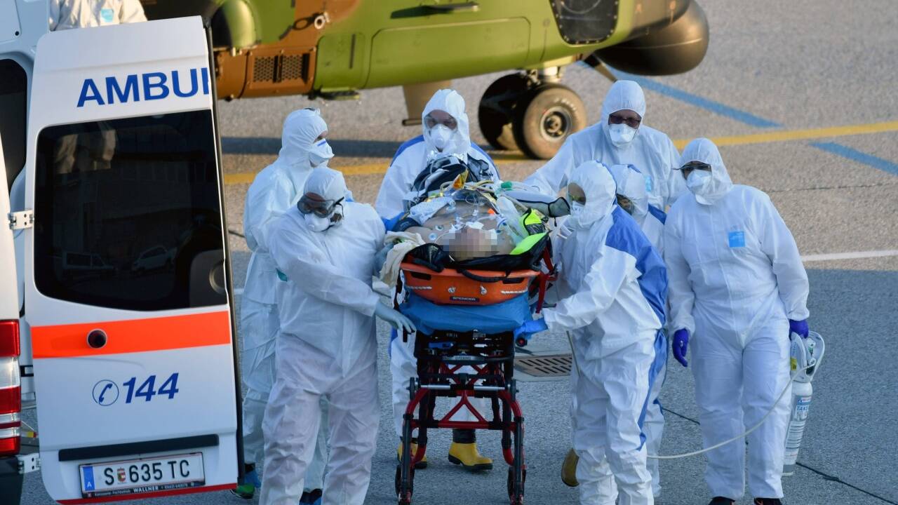 1. April 2020, 18.30 Uhr: Ein Hubschrauber der französischen Armee flog den schwer an Corona erkrankten Jean Jacques Rechenmacher nach Salzburg ein, zwei weitere Patienten folgten. Alle wurden ins Uniklinikum überstellt.  
