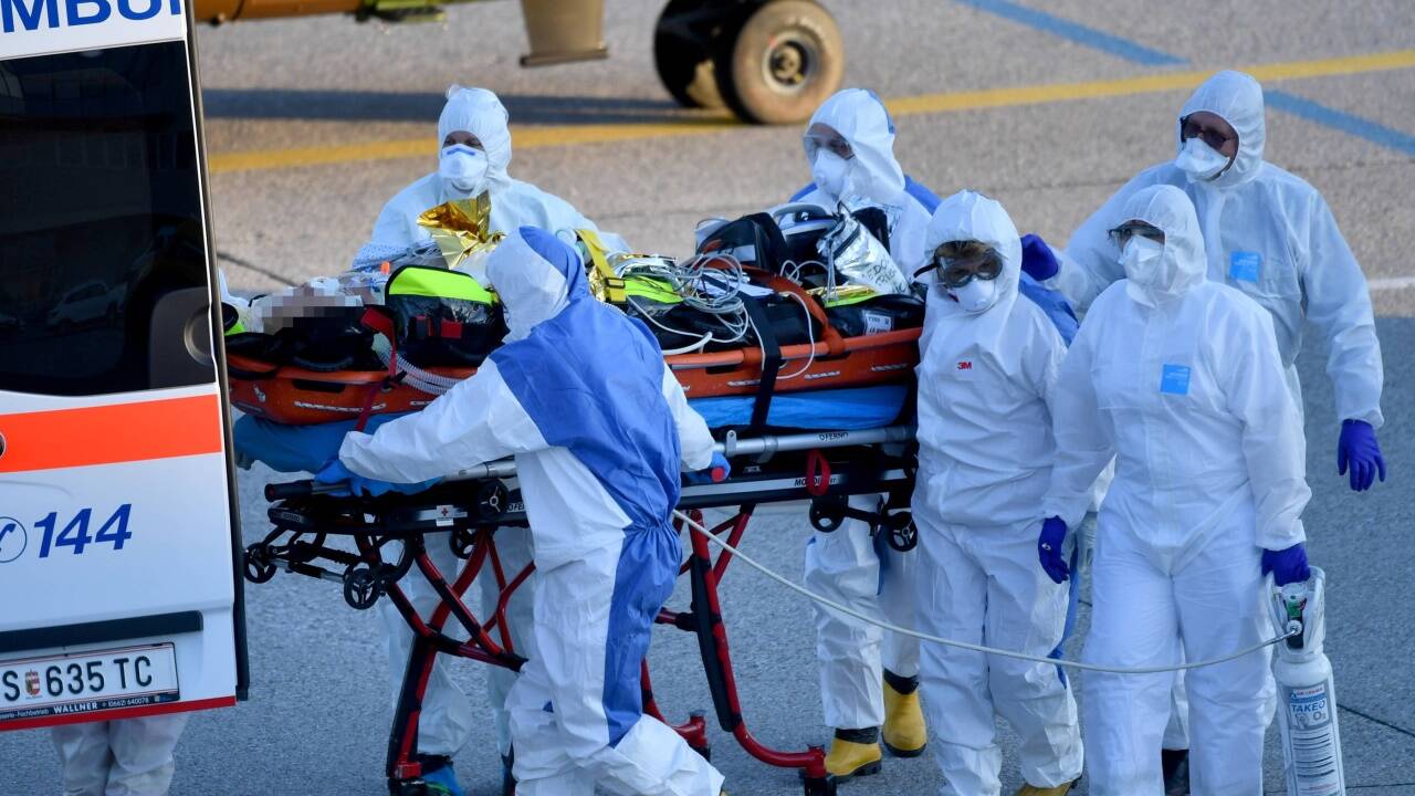 1. April 2020, 18.30 Uhr: Ein Hubschrauber der französischen Armee flog den schwer an Corona erkrankten Jean Jacques Rechenmacher nach Salzburg ein, zwei weitere Patienten folgten. Alle wurden ins Uniklinikum überstellt.  