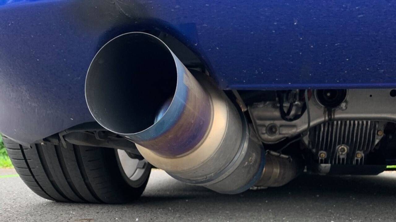 Bunt, laut und schnell: Getunte Autos führen zu vielen Diskussionen. Bunt, laut und schnell: Getunte Autos führen zu vielen Diskussionen.