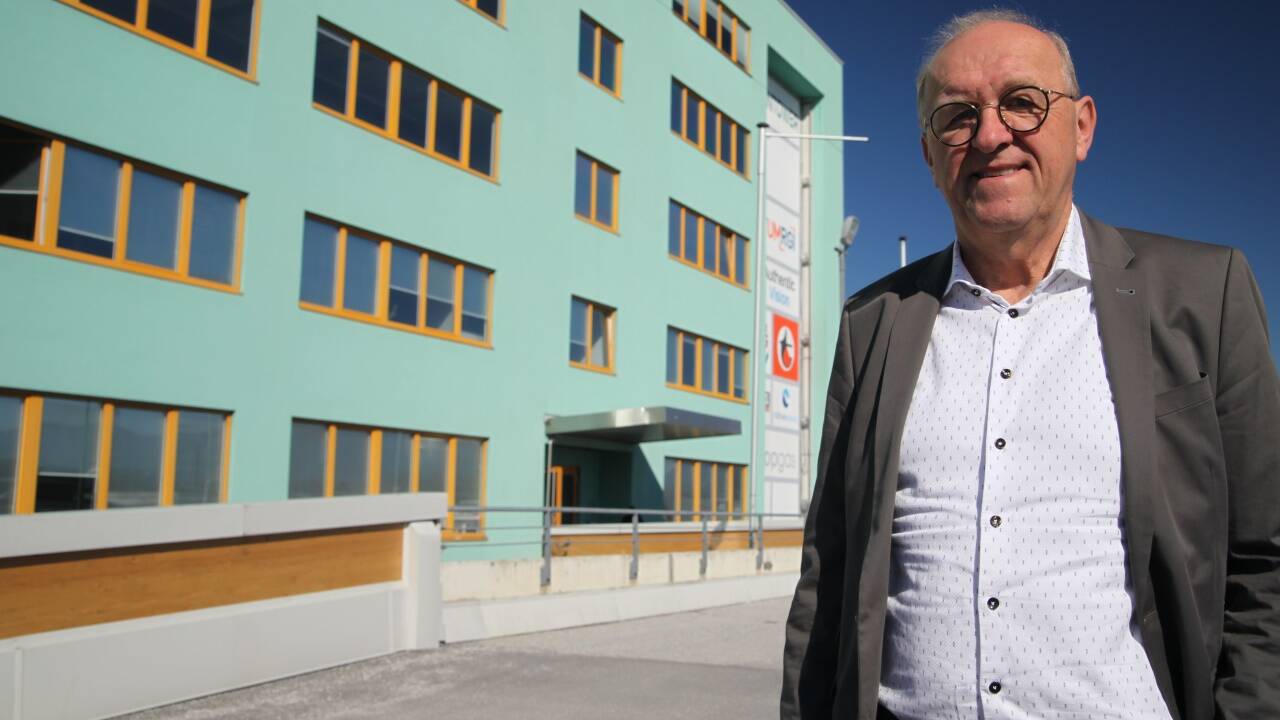 Sepp Aichinger vor dem Green Tower in Wals-Himmelreich, der neuen Heimstätte von RTS.  