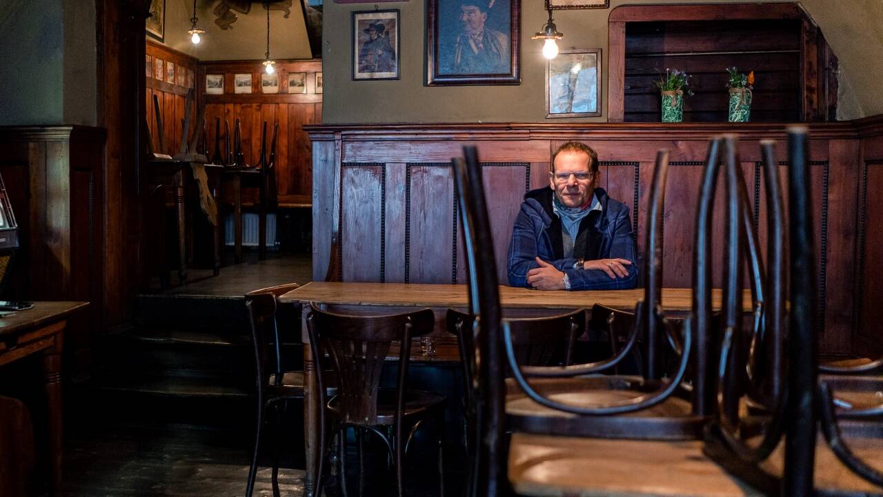 Ganz schön trist, so allein im Lokal. Roland Gruber in seinem Andi Hofer in der Stadt Salzburg.  