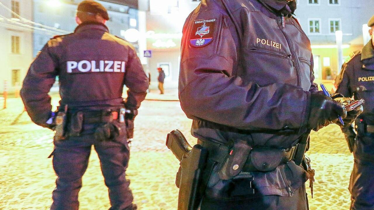 Polizisten dürfen auch in ihrer Freizeit eine Waffe tragen Polizisten dürfen auch in ihrer Freizeit eine Waffe tragen