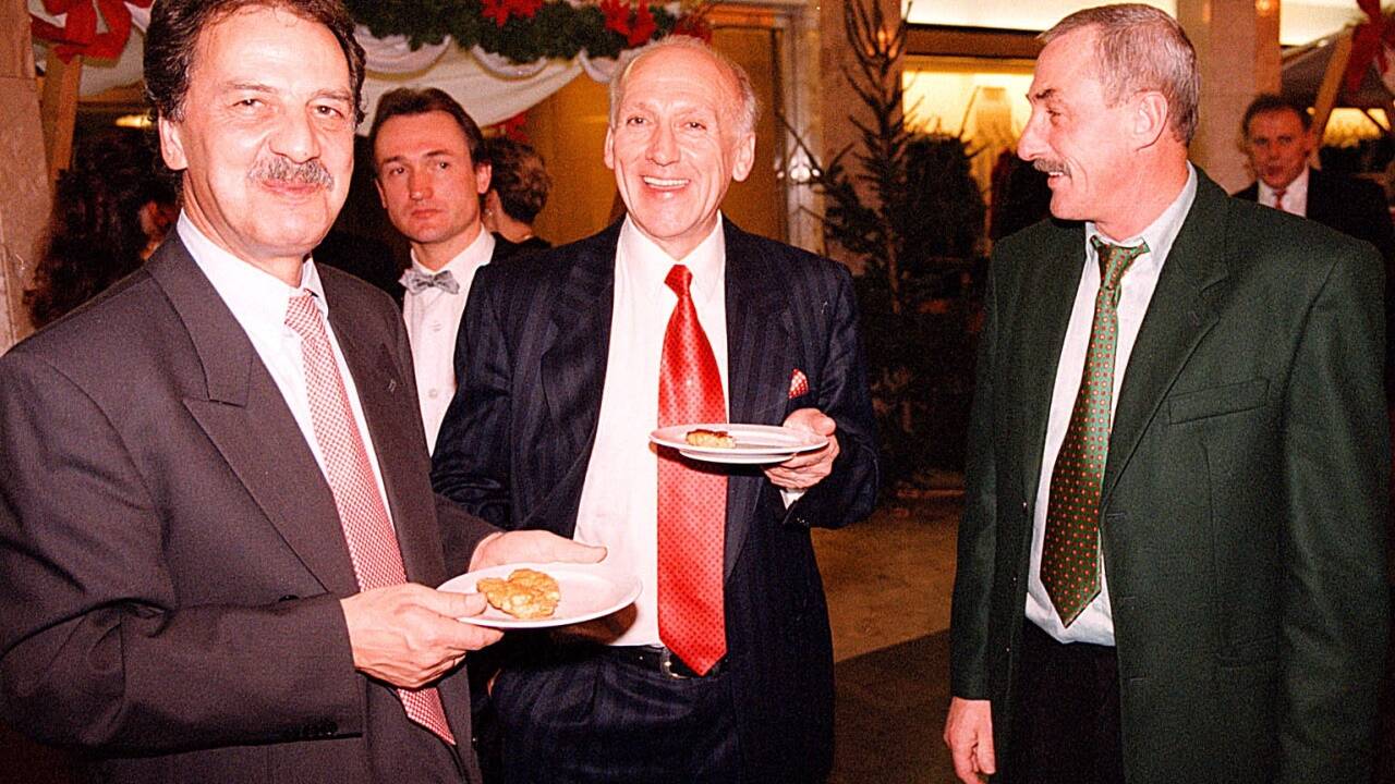 Peter Grosser (Mi.) mit den Ex-Kollegen Gerhard Mairhuber und Karl Kodat bei einem Wiedersehen 1993.  