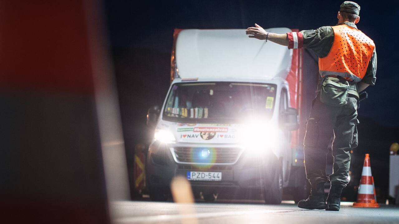 Soldaten werden die Ausreise aus Bad Hofgastein und Radstadt überprüfen.  Soldaten werden die Ausreise aus Bad Hofgastein und Radstadt überprüfen.