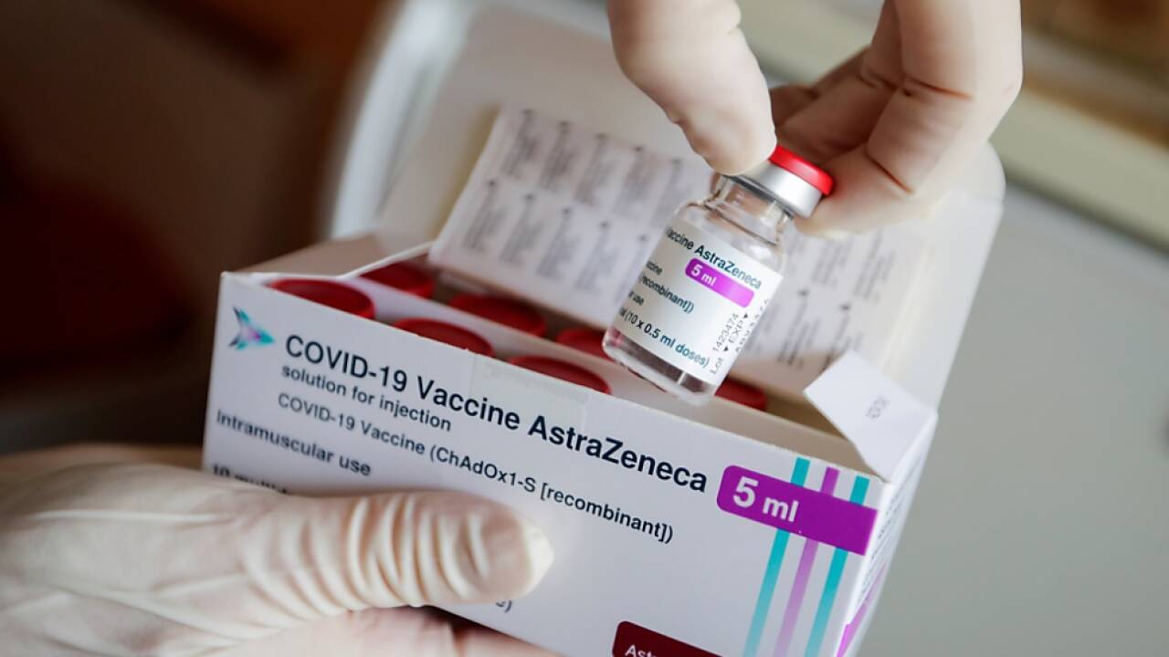 Auch der AstraZeneca-Impfstoff ist knapp 