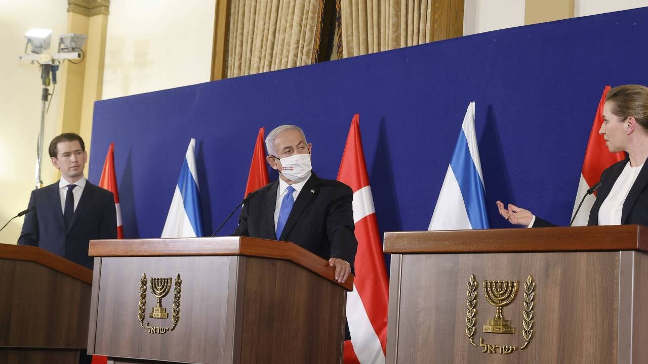 Die dänische Ministerpräsidentin Mette Frederiksen, Israels Staatschef Benjamin Netanyahu und Österreichs Bundeskanzler Sebastian Kurz bei einem Treffen in Israel. 