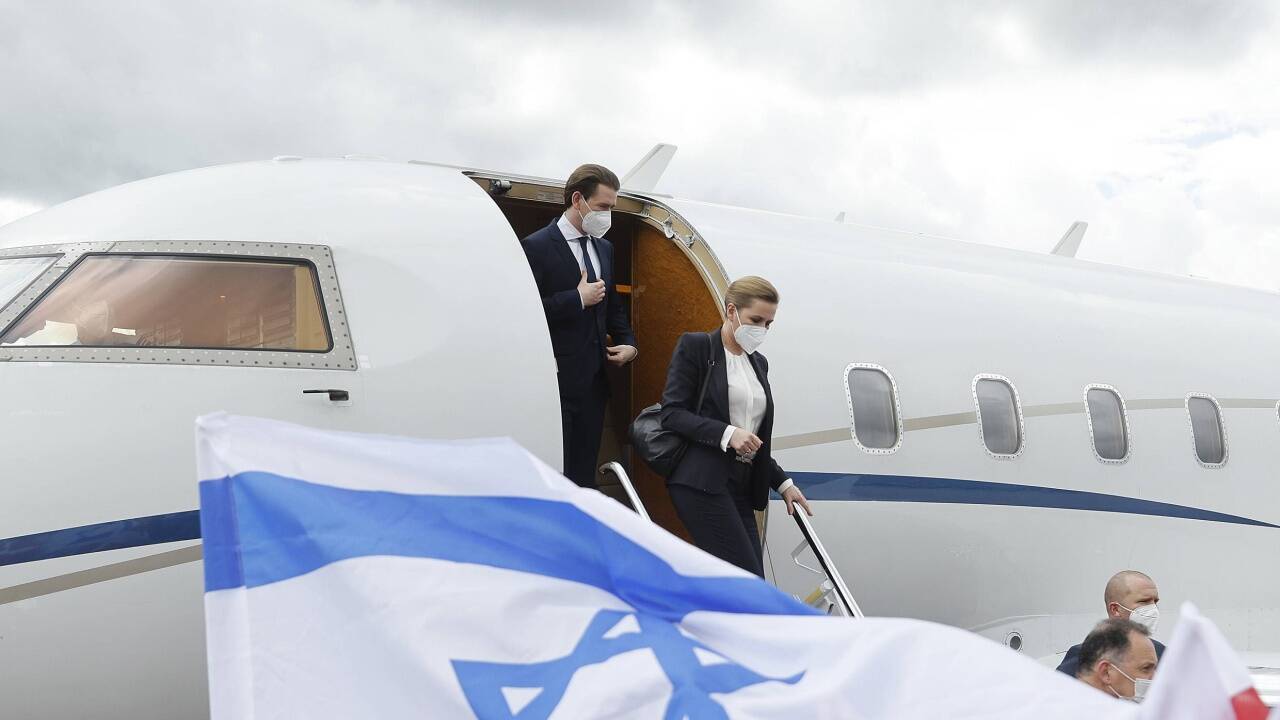 Ankunft in Israel: Kanzler Kurz und die dänsiche Staatschefin Frederiksen. 