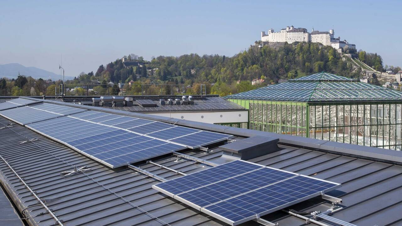 Um umweltfreundlich zu heizen, können Photovoltaikanlagen in Kombination mit Wärmepumpen ein Schritt in die richtige Richtung sein. 