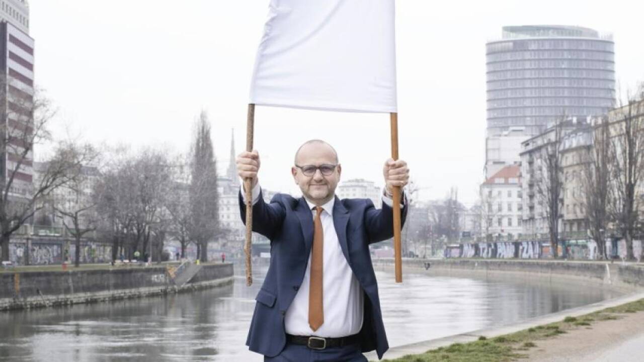 Tourismusdirektor Norbert Kettner in Elsa Okazakis Serie 'feminist' 