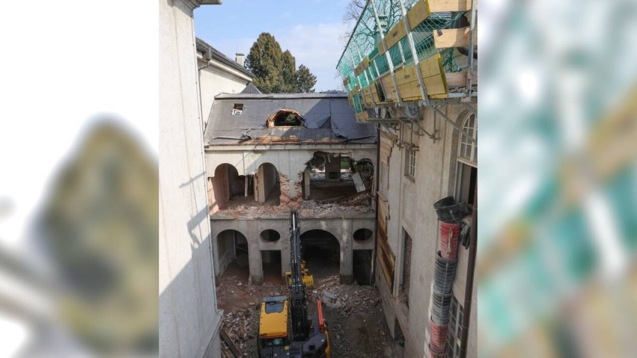 Der Mitteltrakt des Gebäudes der Stiftung Mozarteum an der Schwarzstraße wird abgerissen.  