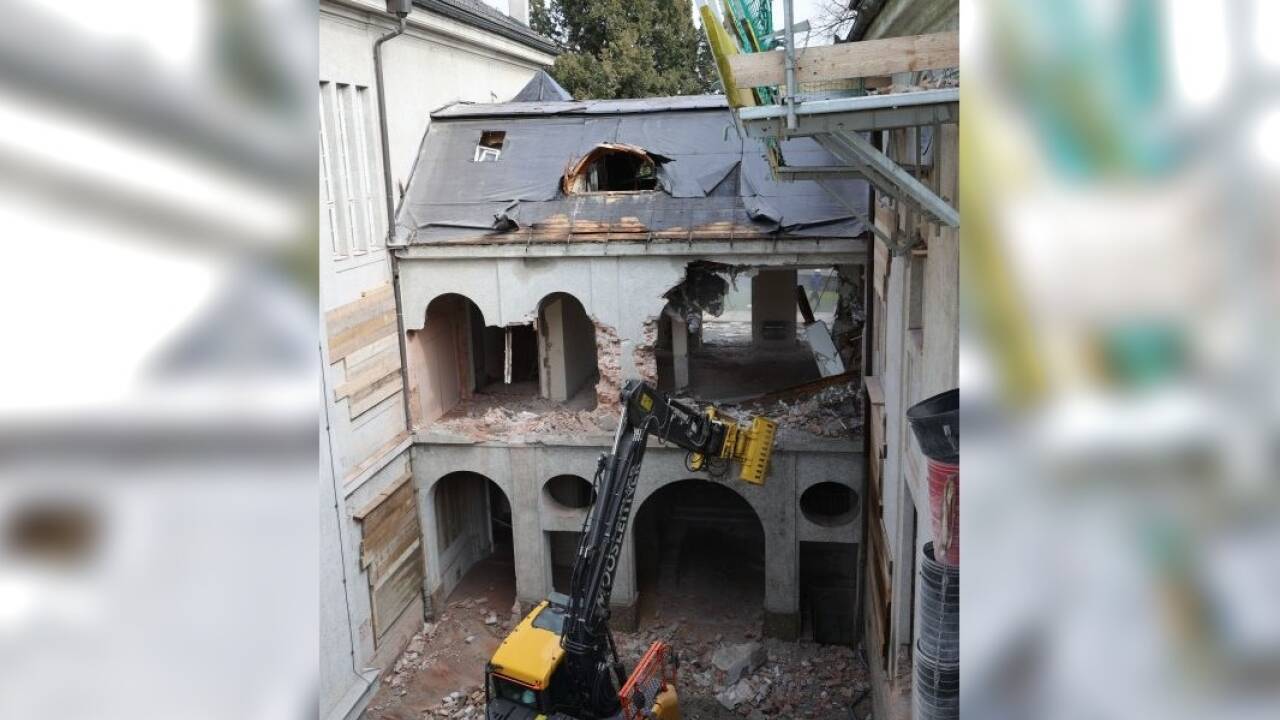 Der Mitteltrakt des Gebäudes der Stiftung Mozarteum an der Schwarzstraße wird abgerissen.  