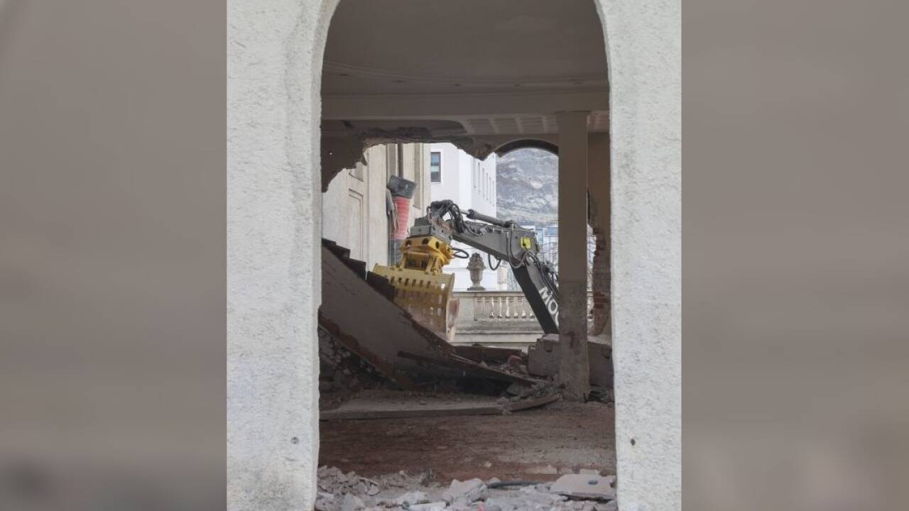 Der Mitteltrakt des Gebäudes der Stiftung Mozarteum an der Schwarzstraße wird abgerissen.  