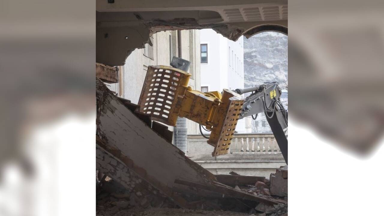 Der Mitteltrakt des Gebäudes der Stiftung Mozarteum an der Schwarzstraße wird abgerissen.  
