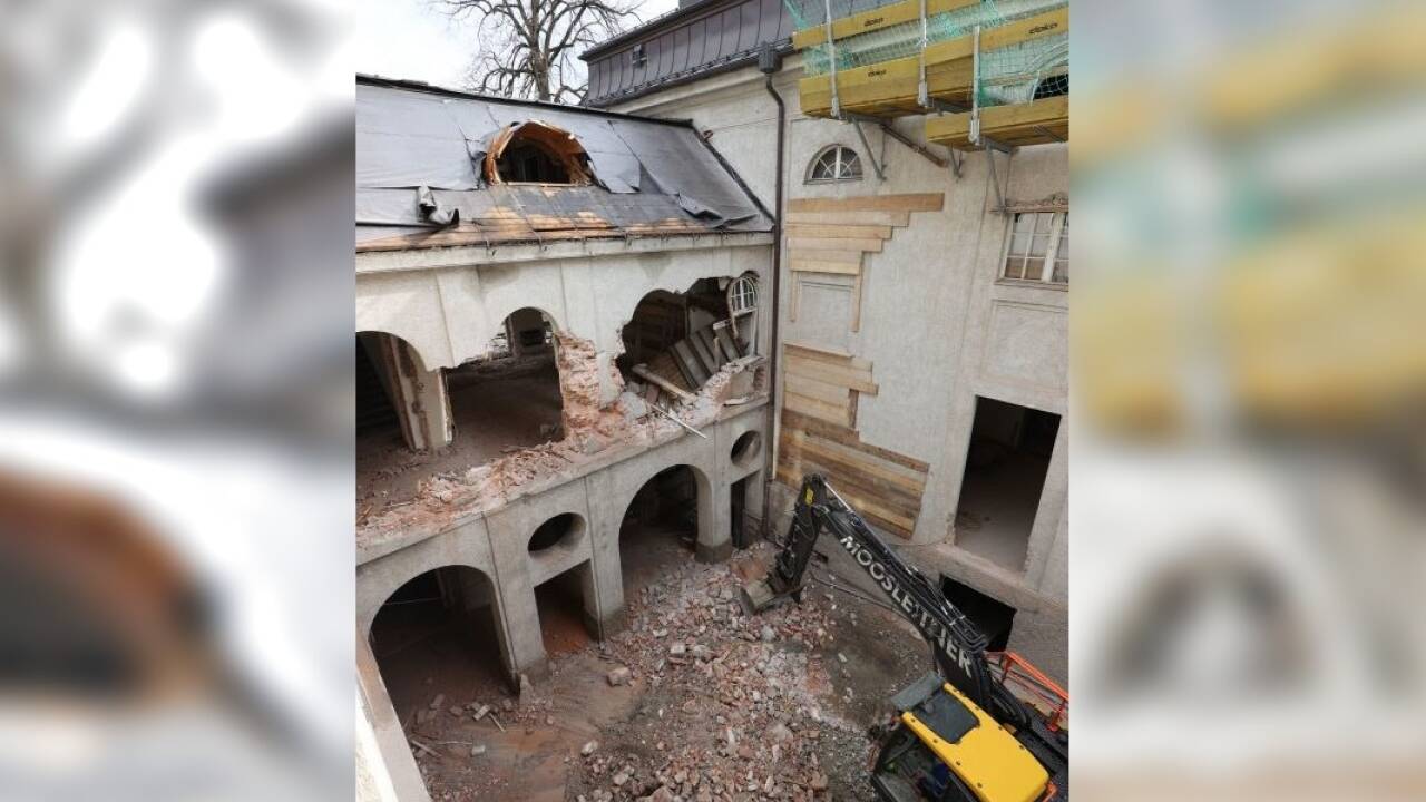 Der Mitteltrakt des Gebäudes der Stiftung Mozarteum an der Schwarzstraße wird abgerissen.  