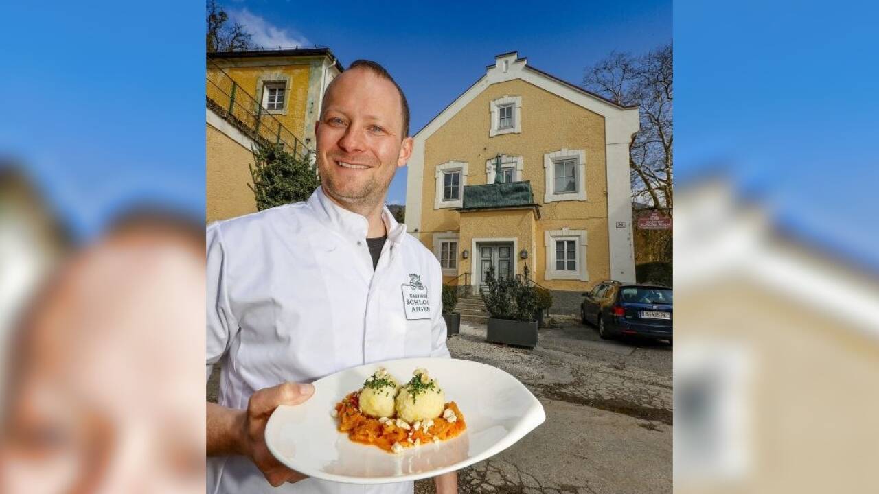 Kurt Berger mit seinen Grammelknödeln, die zum TV-Star wurden. 