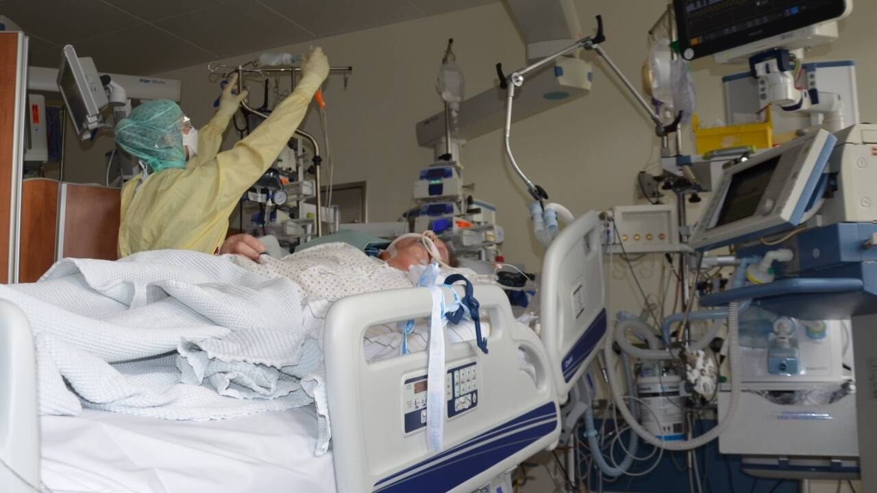 Covid-Patient auf Intensivstation in den Salzburger Landeskliniken. 