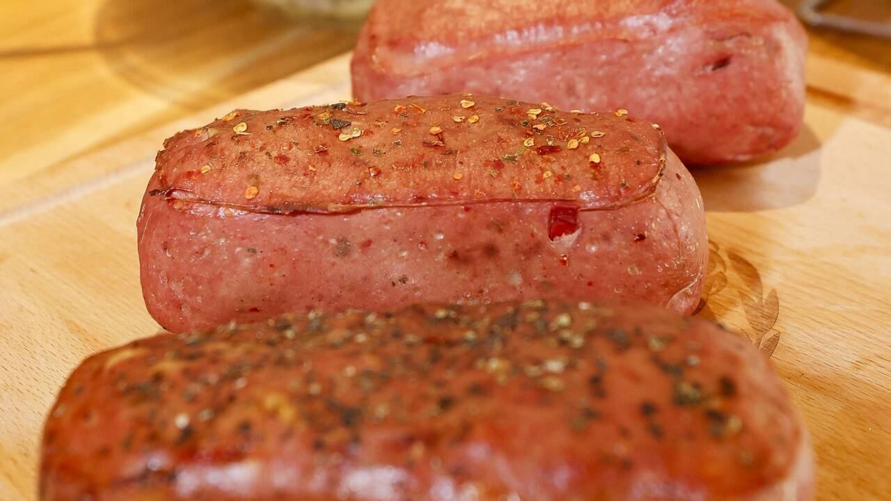 Den „Reinberger“ gibt es in drei Varianten: klassisch, mit Oliven, Käse und Kräutern oder mit Paprika und Chilli. 
