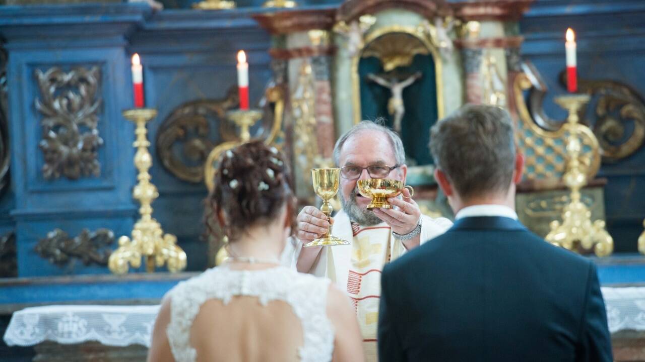 Nach fast 30 Jahren verlässt Gerhard Mühlthaler (im Bild bei einer Hochzeit 2016) mit Ende August 2021 den Pfarrersposten in Kuchl in Richtung Pension. 
