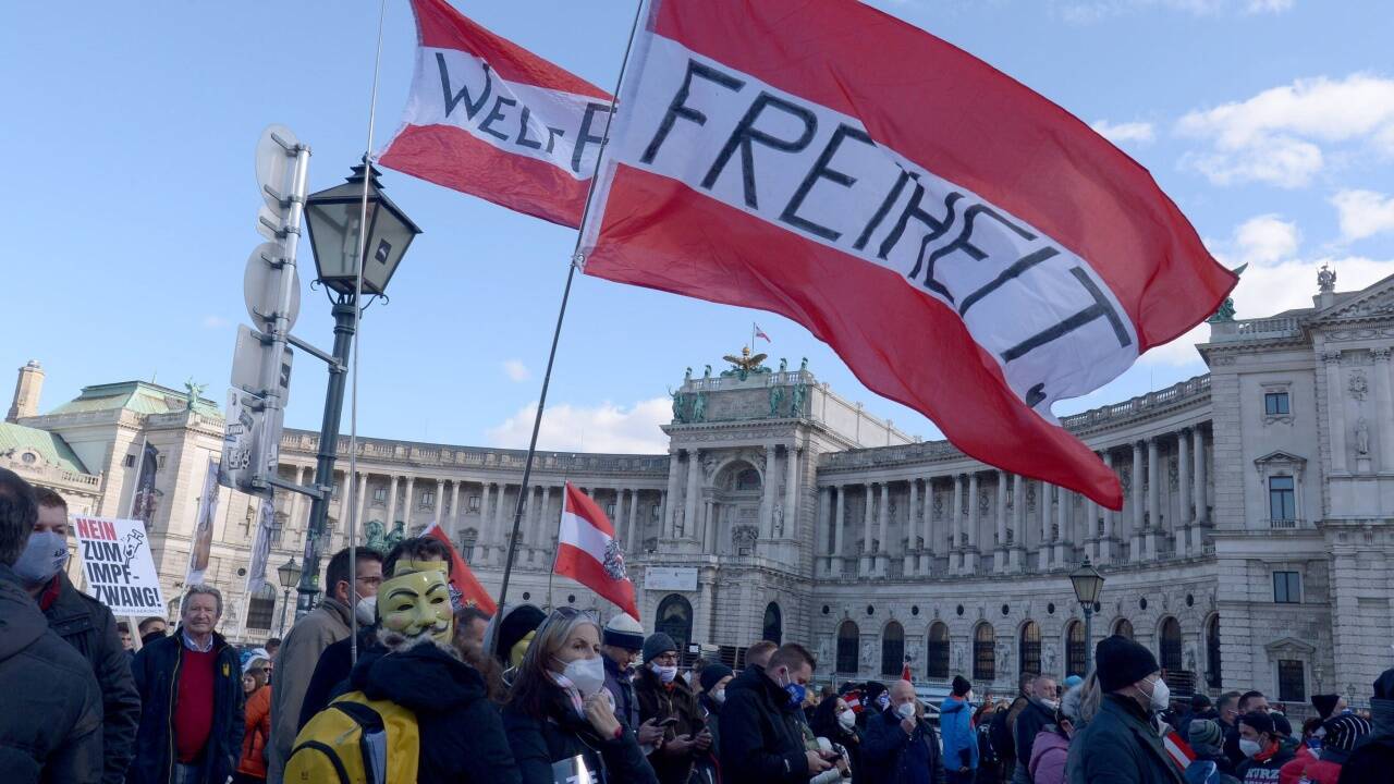 Ausgerechnet in die heikelste Phase der Pandemiebekämpfung, in der der Staat das Vertrauen seiner Bürger stärken sollte, statt es zu strapazieren, platzt eine Reihe von Vorkommnissen, die das Vertrauen weiter unterminiert. 