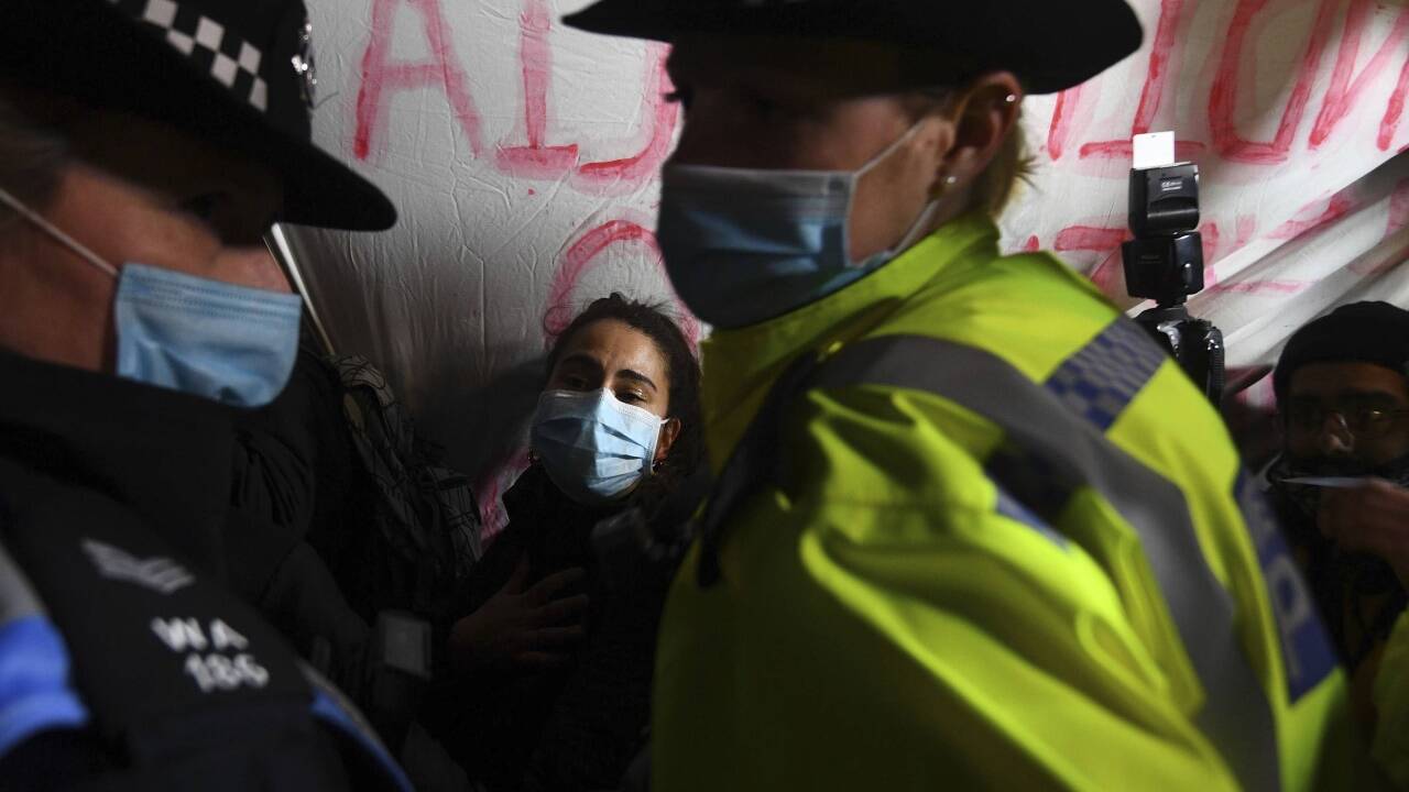 Die Polizei versuchte, die Kundgebung aufzulösen – teils mit Gewalt.  
