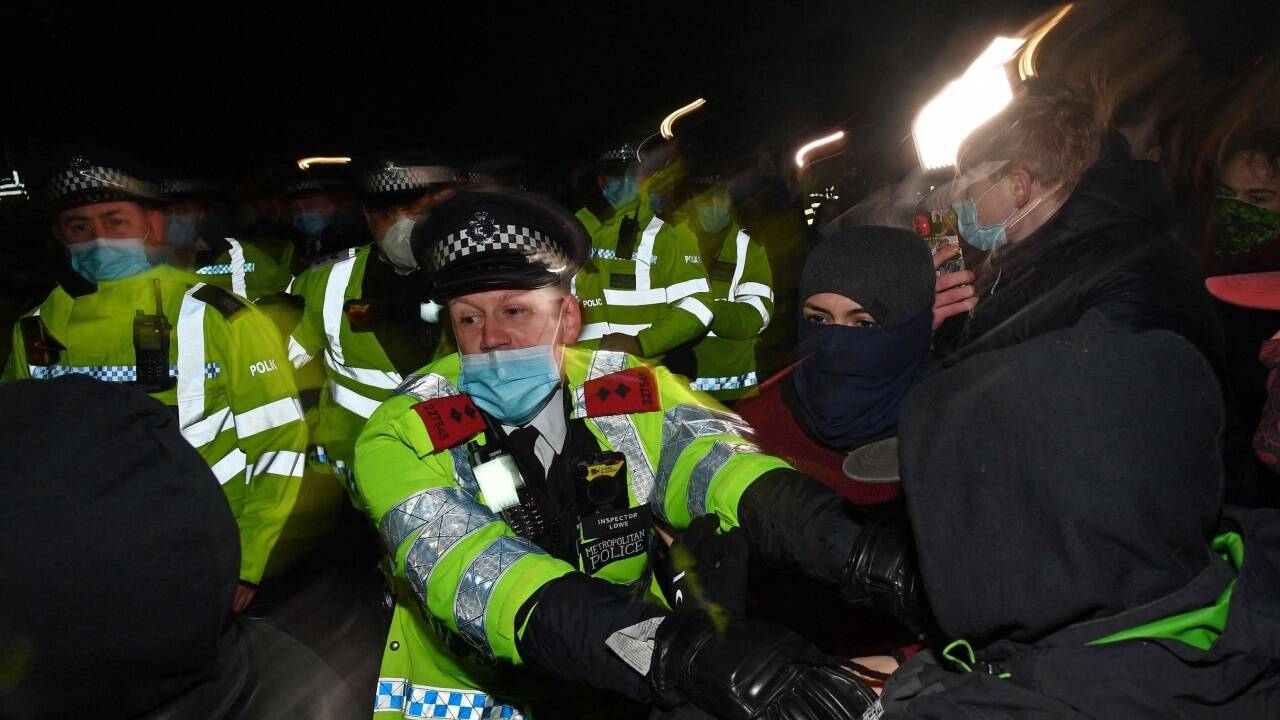 Die Polizei versuchte, die Kundgebung aufzulösen – teils mit Gewalt.  