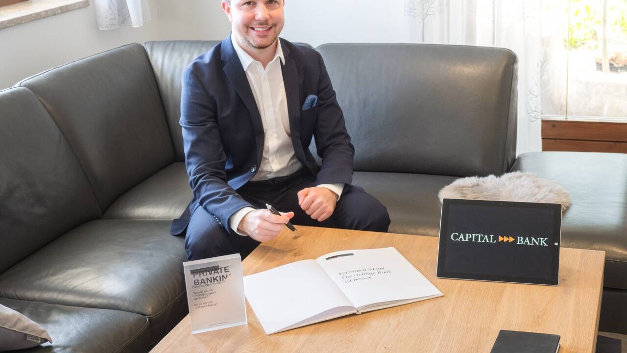 Gregor Lienbacher heute als Capital-Bank-Berater und ... 