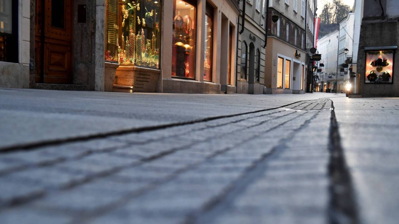 Die Getreidegasse in der Salzburger Altstadt menschenleer im März 2020. 
