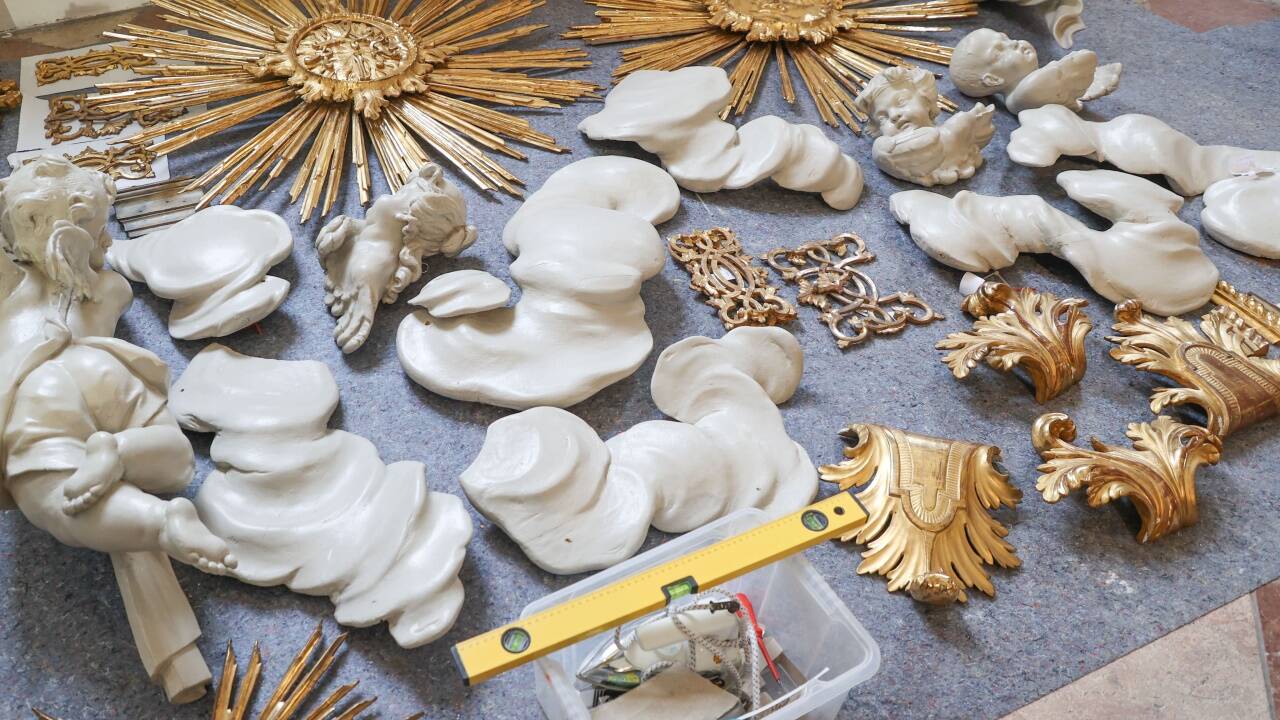 Das Gemälde des Seitenaltars im Sacellum: Gottvater holt Florian zu sich. Spuren einer Signatur deuten auf den Maler Jacob Zanusi hin. 