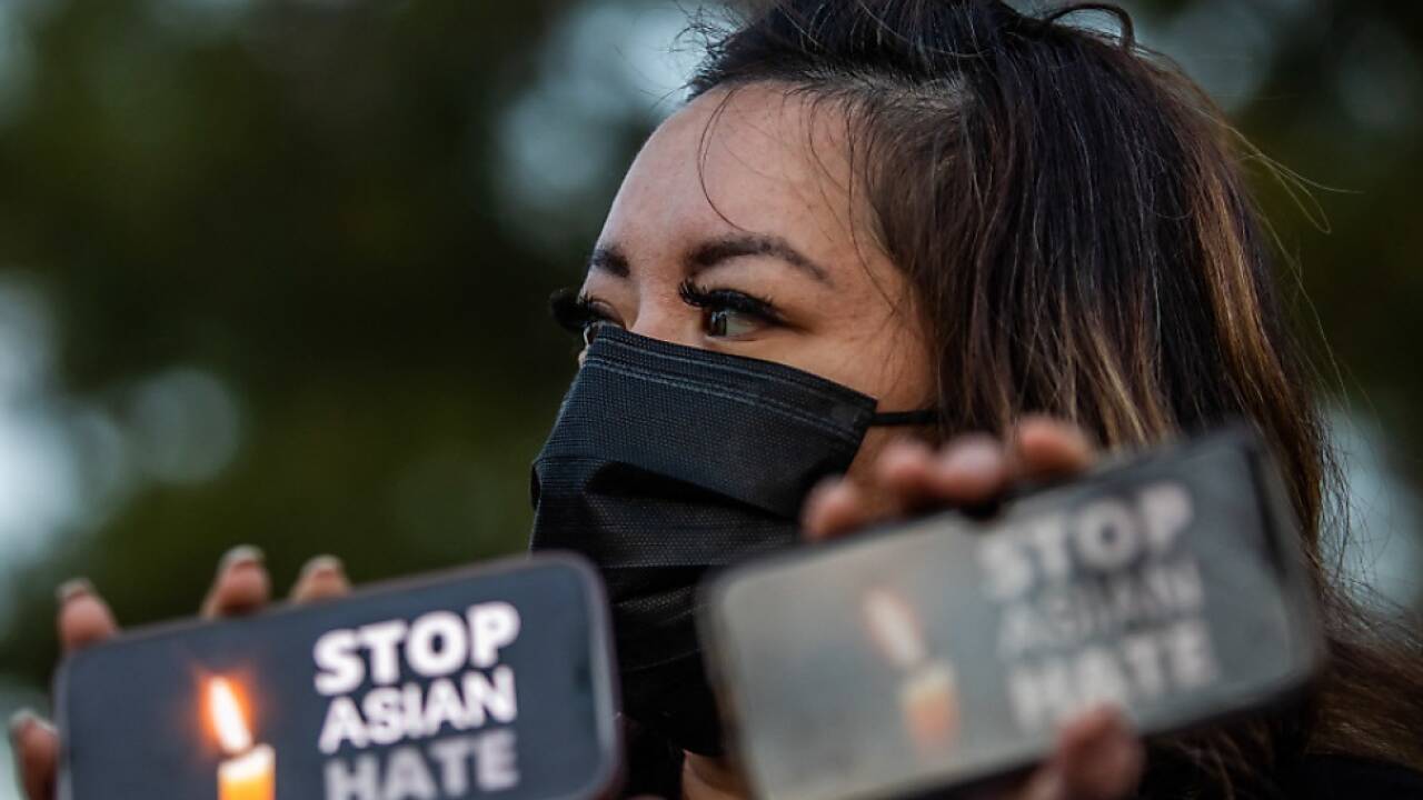 Mahnwache nach dem Tod von sechs asiatischstämmigen Frauen Mahnwache nach dem Tod von sechs asiatischstämmigen Frauen