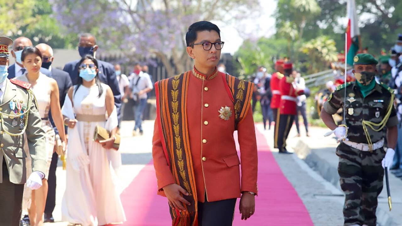 Rajoelina setzt in der Corona-Bekämpfung auf einen Kräutertrunk/Archiv  Rajoelina setzt in der Corona-Bekämpfung auf einen Kräutertrunk/Archiv