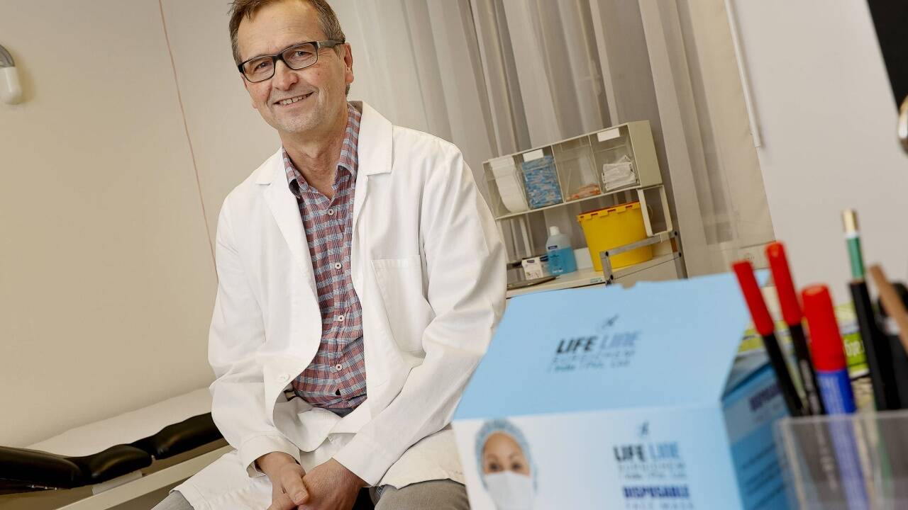 Amtsarzt und Impfkoordinator Robert Sollak wirbt um einen rationalen Zugang zum Impfen: Ohne unnötige Angst, aber auch ohne Neid auf Gruppen, die früher dran sind als man selbst.  
