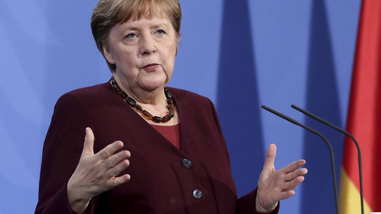 Kanzlerin Angela Merkel berät sich mit 16 Länderregierungschefs 