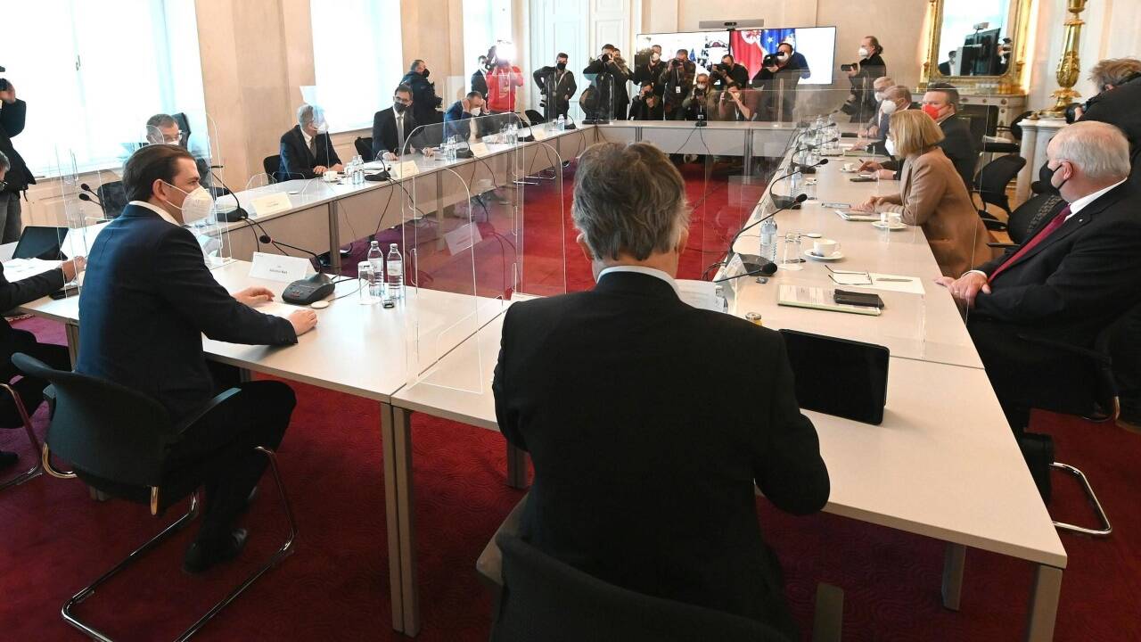 Kanzler Kurz, Vize Kogler und Gesundheitsminister Anschober riefen wieder zu Beratungen mit Experten und Landeshauptleuten auf. 