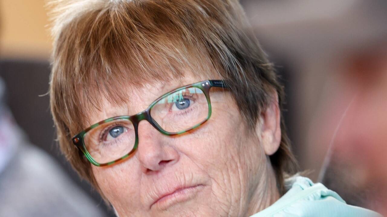Annemarie Moser musste nach einem Sturz im Tiefschnee operiert werden. Annemarie Moser musste nach einem Sturz im Tiefschnee operiert werden.
