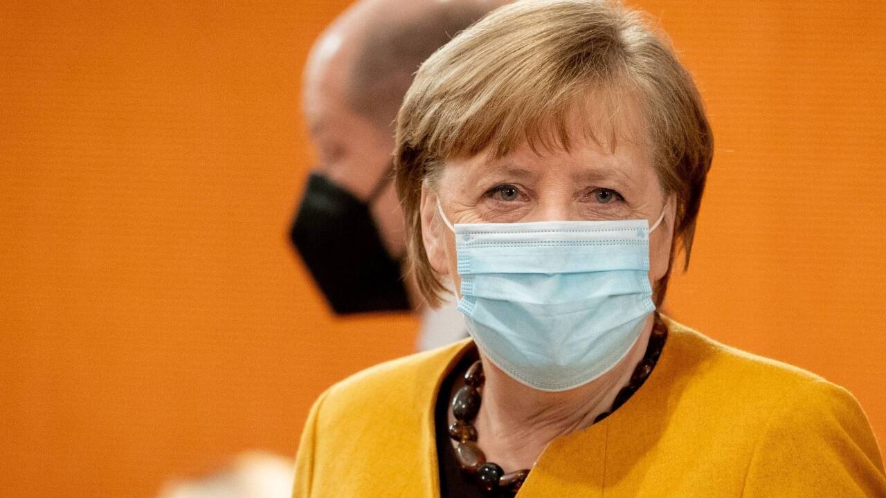 Angela Merkel rudert zurück.  Angela Merkel rudert zurück.