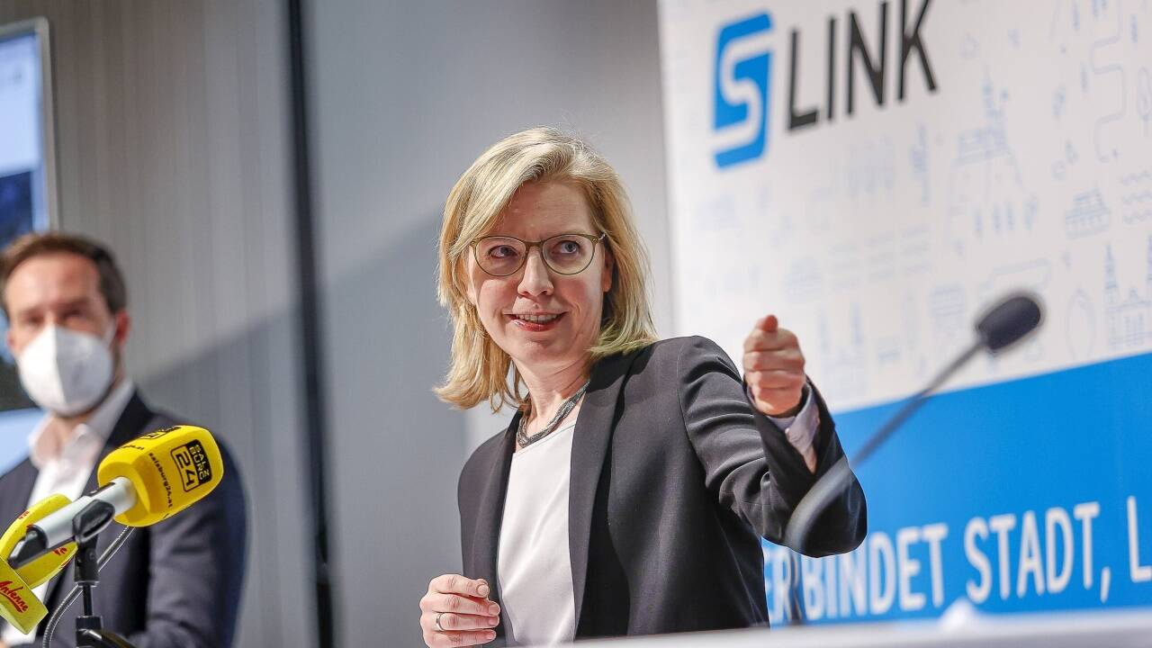 Die grüne Verkehrsministerin Leonore Gewessler.  