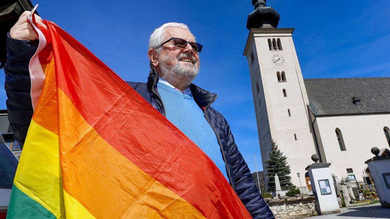 Gidi Außerhofer in Oberalm ist einer jener Pfarrer, die das Verbot aus Rom nicht befolgen. Gidi Außerhofer in Oberalm ist einer jener Pfarrer, die das Verbot aus Rom nicht befolgen.