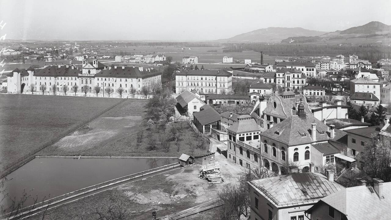 Blick auf Bräustübl und St.-Johanns-Spital um 1911/12. 