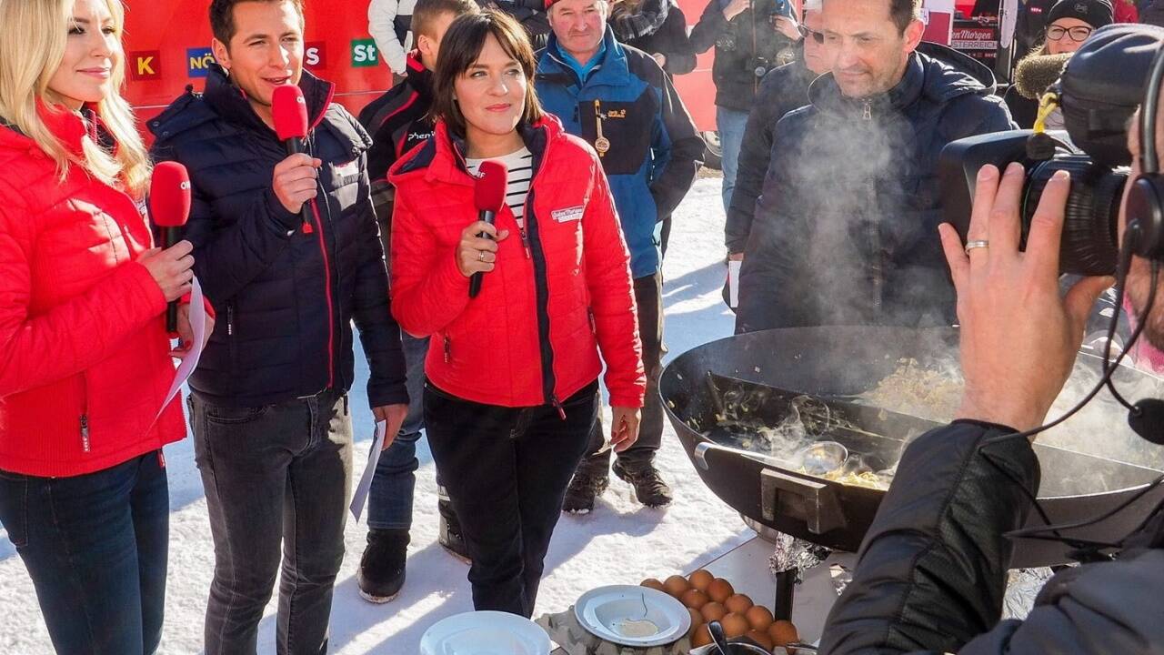 Die Moderatoren Nina Kraft, Lukas Schweighofer und Eva Pölzl (von links) bei der ersten Sendung 2016 in Obertauern. Die Moderatoren Nina Kraft, Lukas Schweighofer und Eva Pölzl (von links) bei der ersten Sendung 2016 in Obertauern.