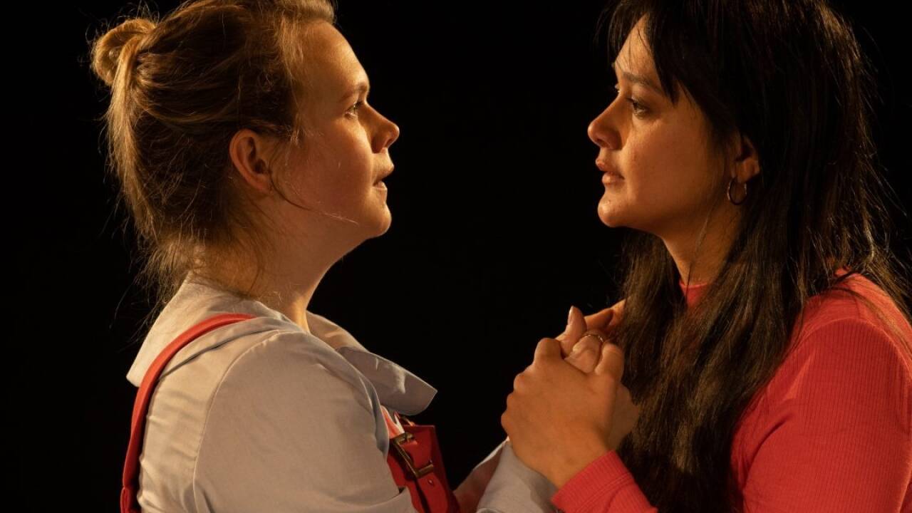 Szene aus „Zitronen, Zitronen, Zitronen“ der Online-Aufführung vom Schauspielhaus Graz. 