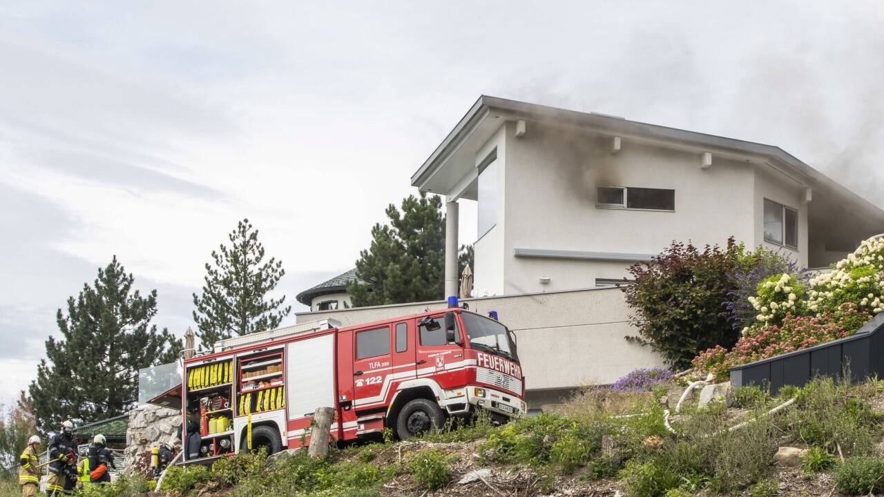 Drei maskierte Männer überfielen die Juwelierfamilie in deren Villa am Heuberg. Die Täter legten in der Villa auch Feuer.  