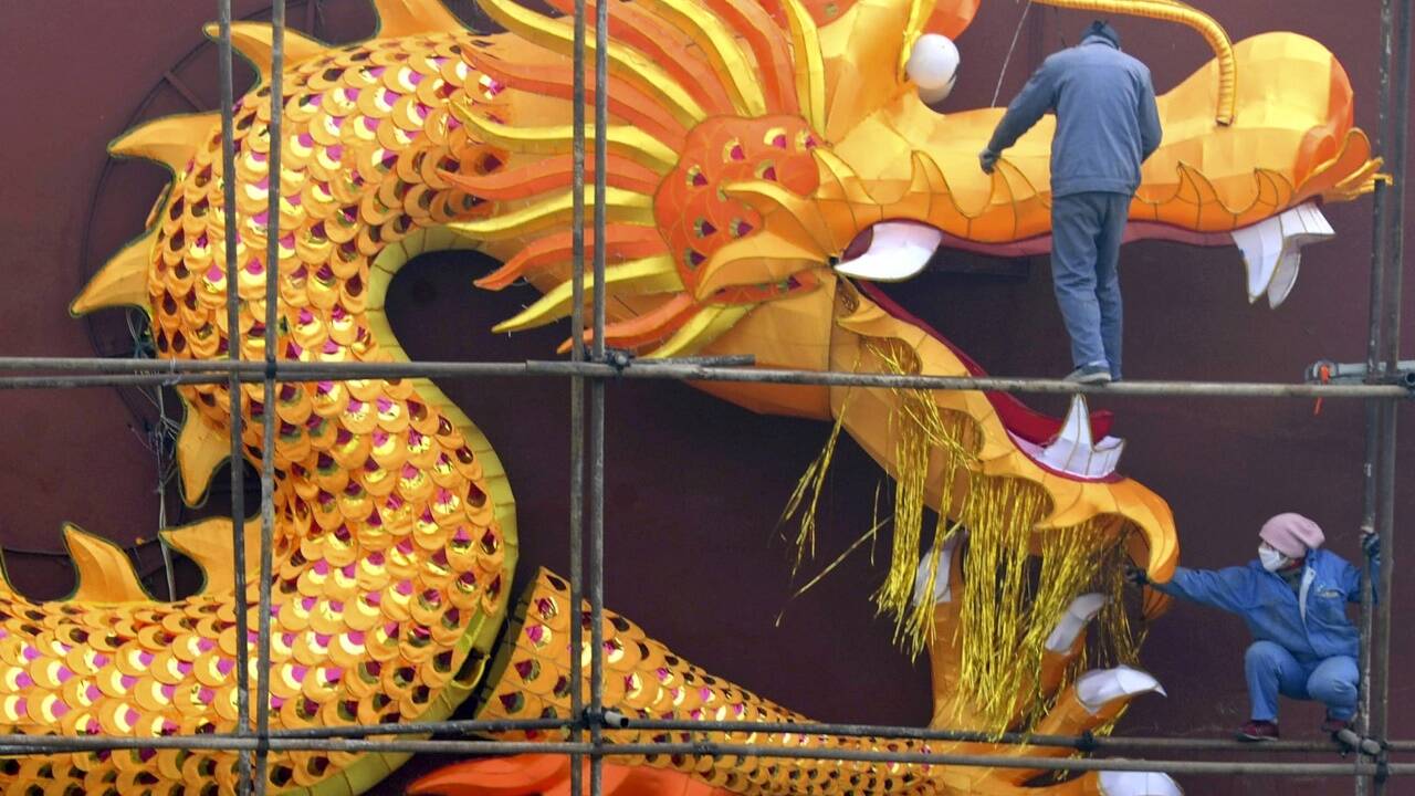 Der Publizist Matthias Naß bestätigt in seinem Buch diese Verschiebung der globalen Machtbalance, beschreibt sie aber mit Blick auf China mit deutlich kritischeren Akzenten.  