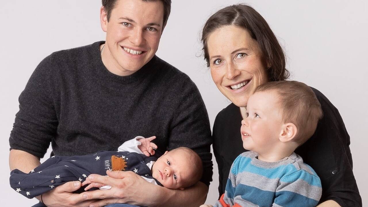 Katharina Mennel mit ihrem Mann Christian, dem eiligen Elias und seinem Bruder Johannes. 