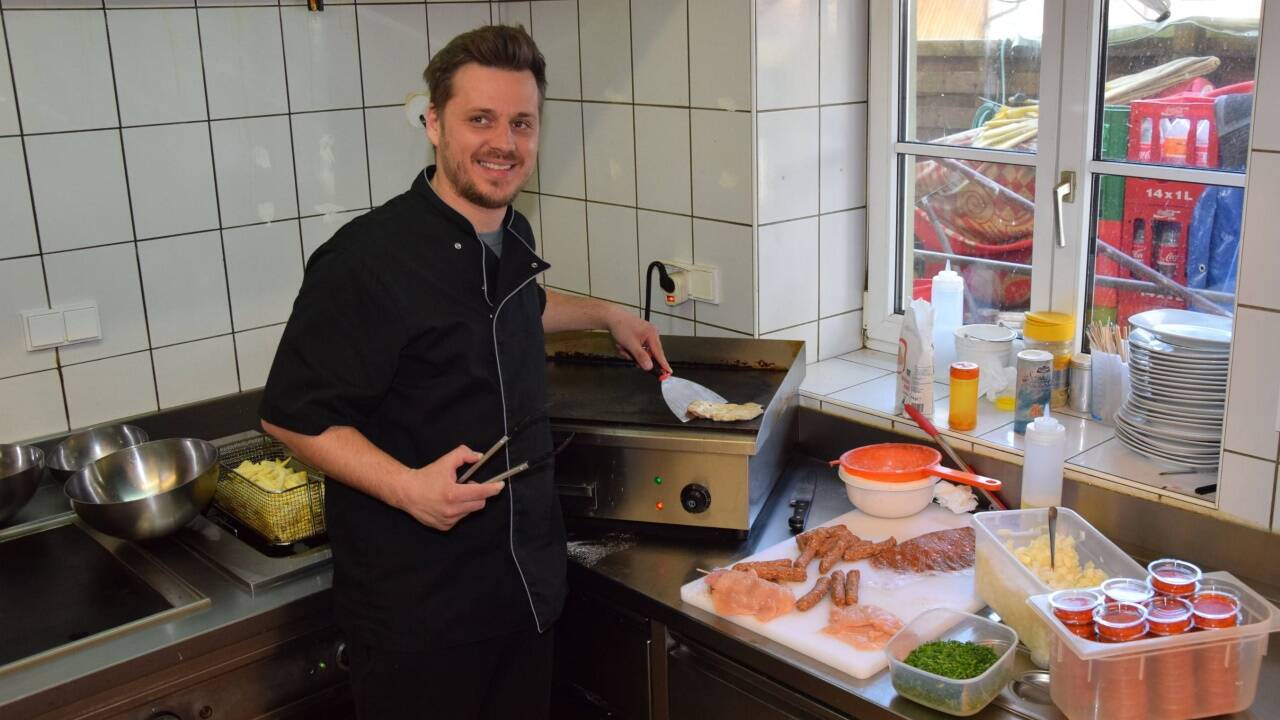 Heute residiert in der Wirtshausküche Sa&ouml;a Janjic. Er kocht original kroatische Spezialitäten. 