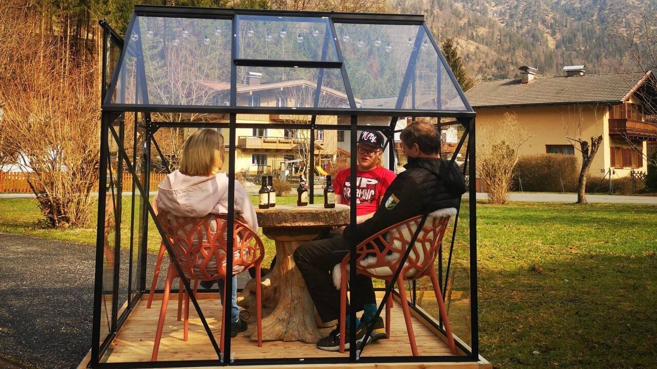 Eines der drei neuen Glashäuschen beim Dorfcafé.  