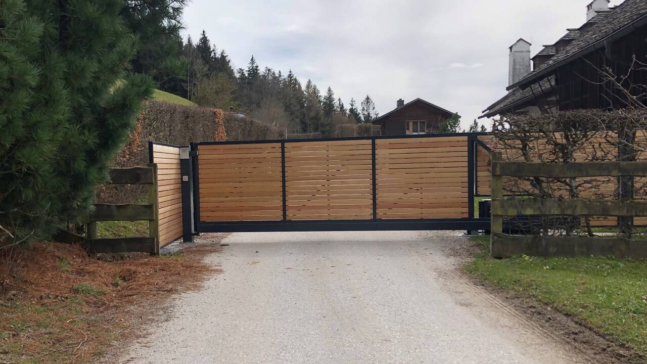 An einem schönen Wochenende fahren Hunderte Radfahrer auf den Gaisberg. Und viele nahmen den Weg über Aigen. An manchen Tagen ist der Privatweg Richtung Landesstraße nun aber versperrt.  