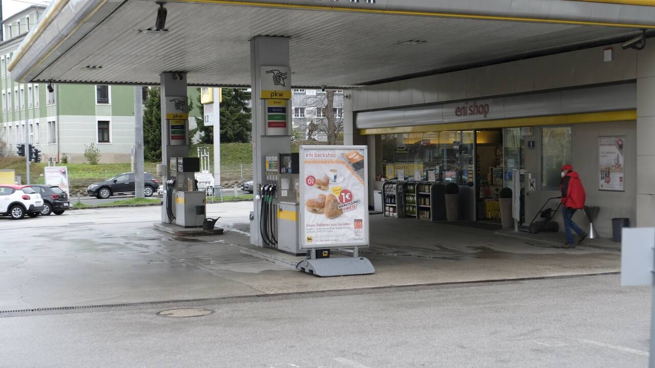 Die Eni-Tankstelle wurde heuer zum dritten Mal Ziel eines Raubüberfalls. Die Eni-Tankstelle wurde heuer zum dritten Mal Ziel eines Raubüberfalls.