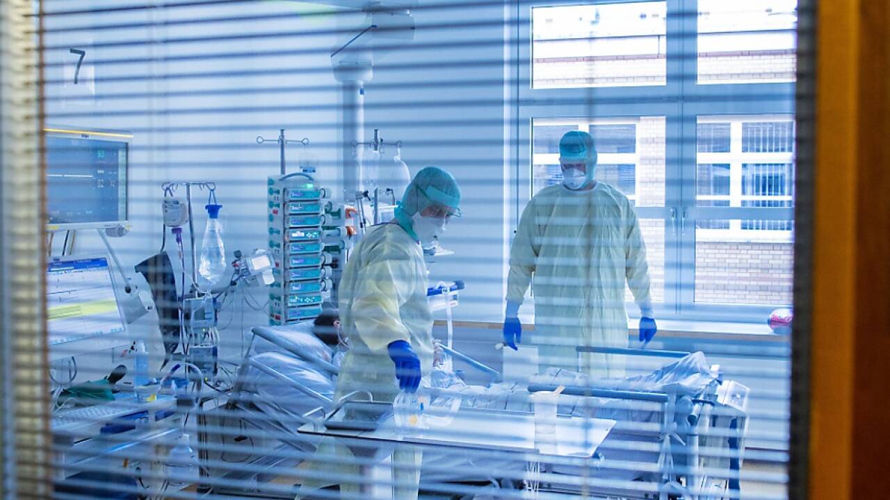 Krankenhäuser bleiben weiterhin stark belastet  Krankenhäuser bleiben weiterhin stark belastet